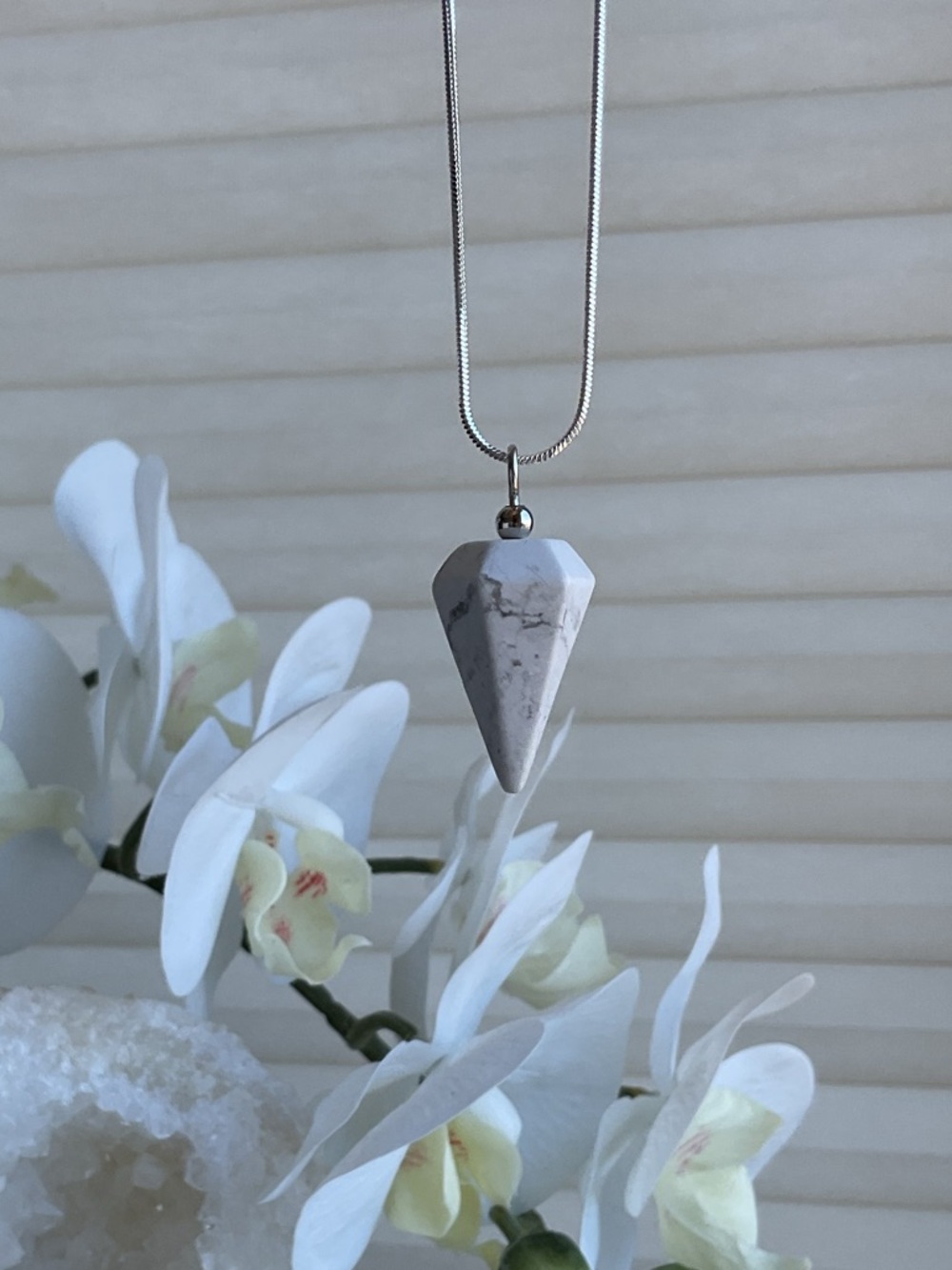 White Howlite Faceted Pendulum Pendant - Picture 4 of 6
